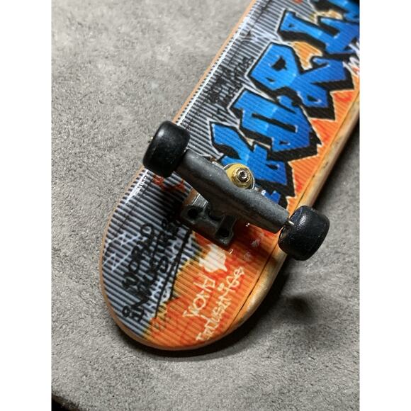 Vintage Tech Deck World Industries Fingerboard Complete Graffiti Script - Picture 2 of 6